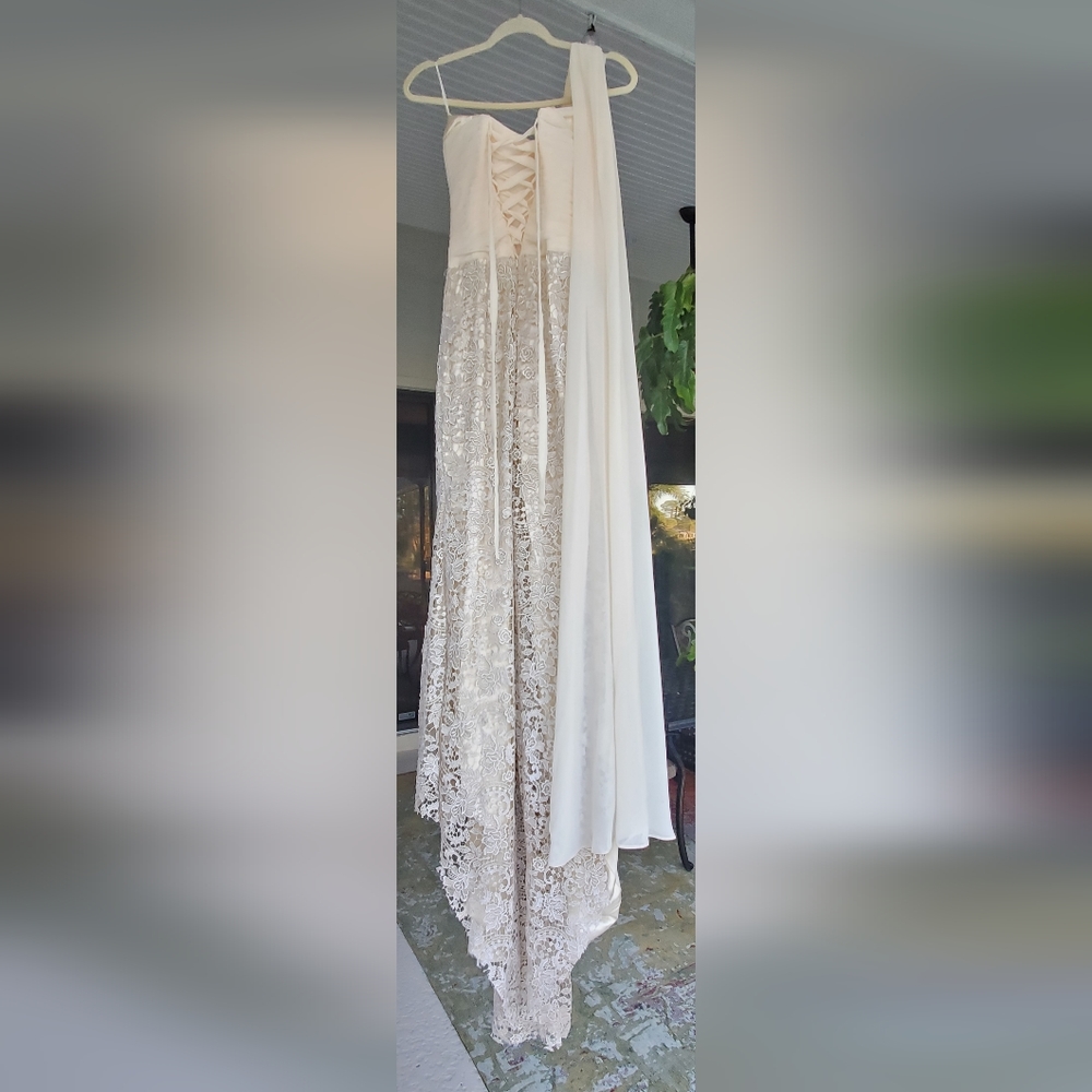 Women's Wedding Dress - Picture 2 of 16